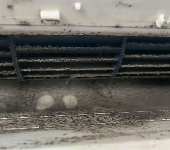 建邺空调吹的风有股烧焦味是怎么回事